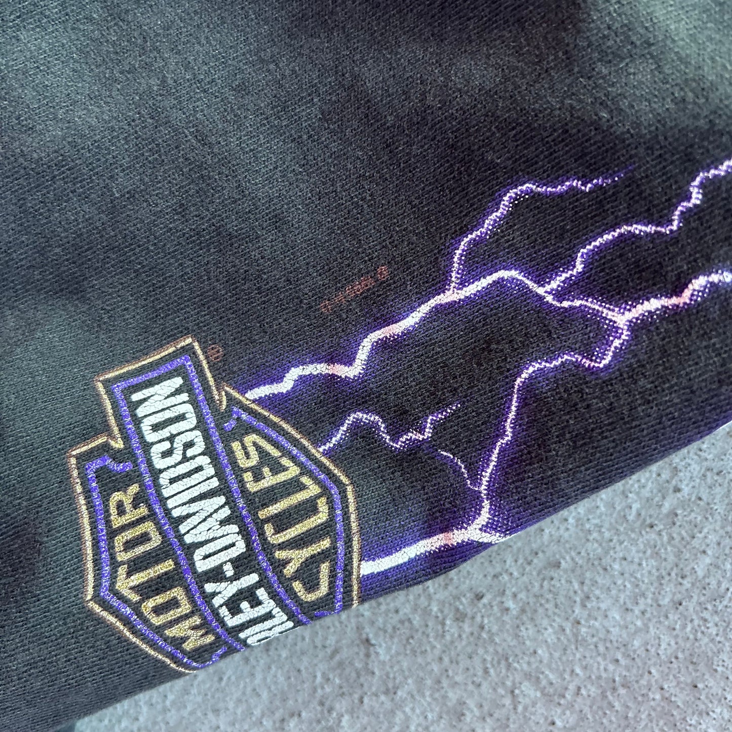 (L) Vintage 1995 Harley Davidson faded lightning longsleeve