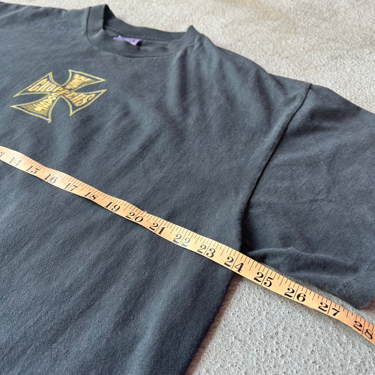 (XL) MODERN WCC center logo tee shirt black