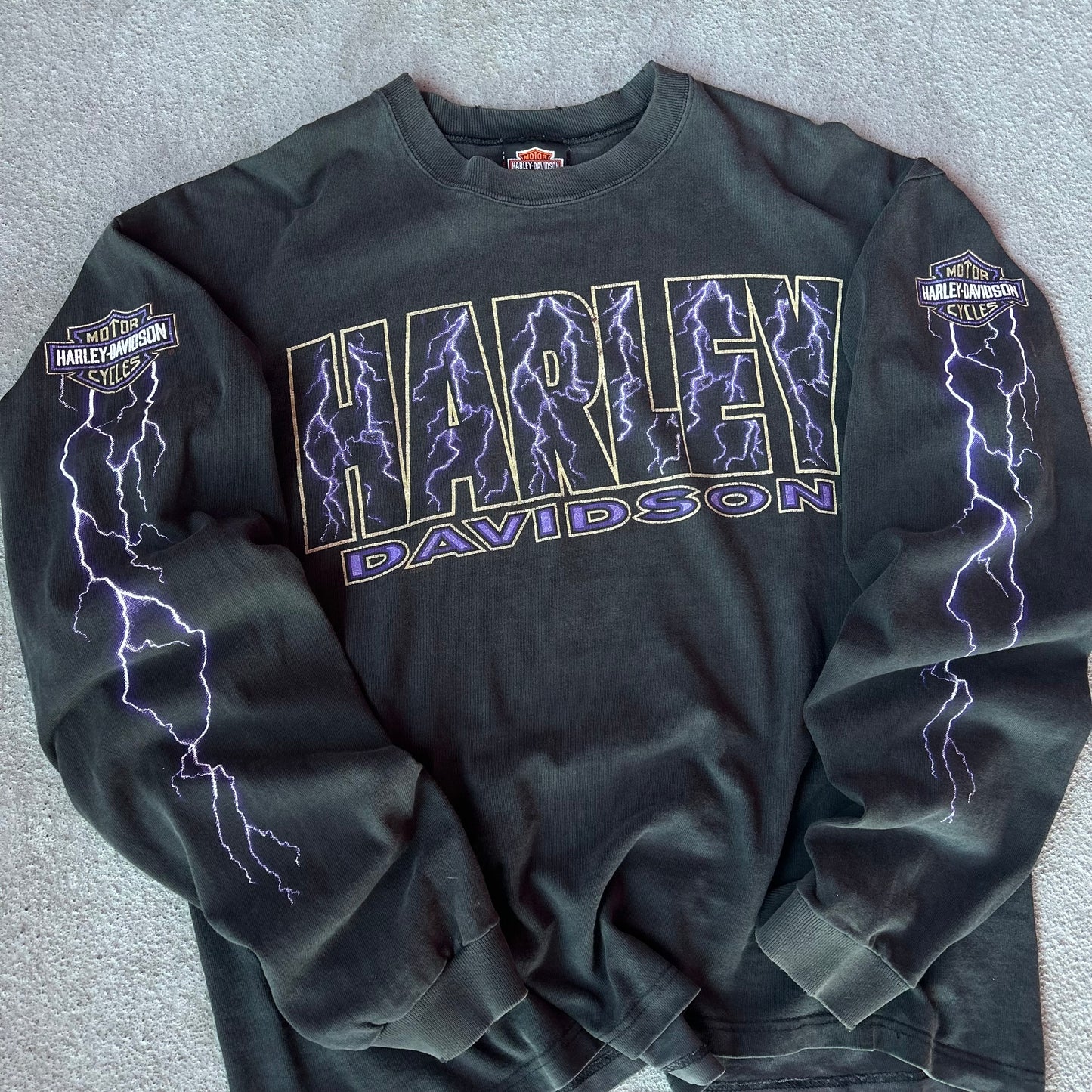 (L) Vintage 1995 Harley Davidson faded lightning longsleeve