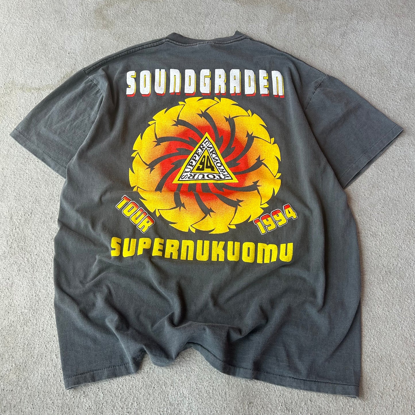 (XL) MODERN soundgarden superunknown tee faded