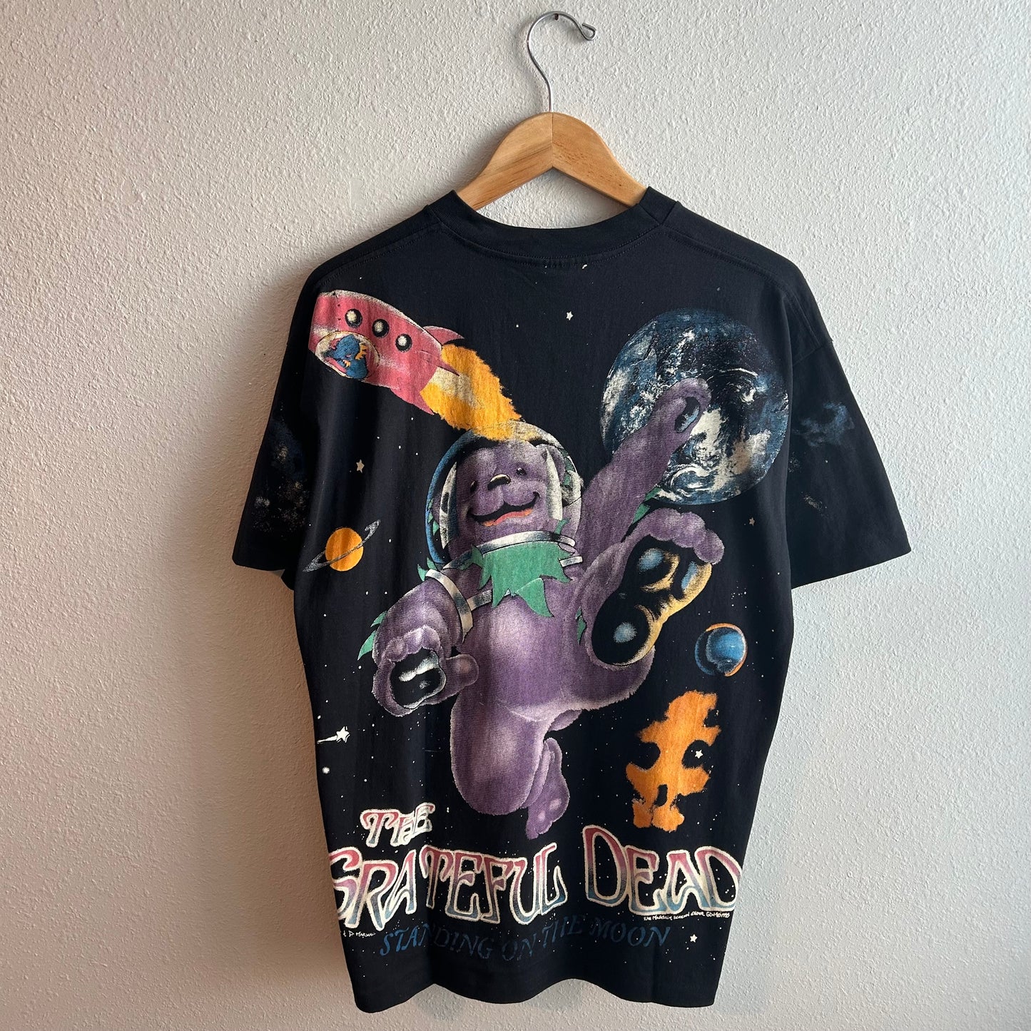 (XL) Grateful Dead standing on the moon AOP tee shirt