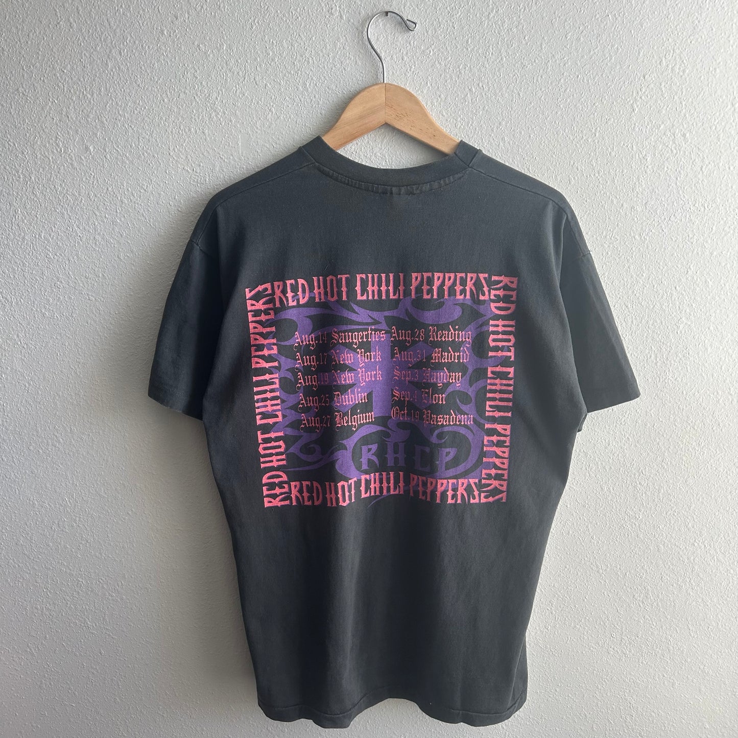 (XL) Red Hot Chili Peppers vintage Reprint giant tag faded tee shirt