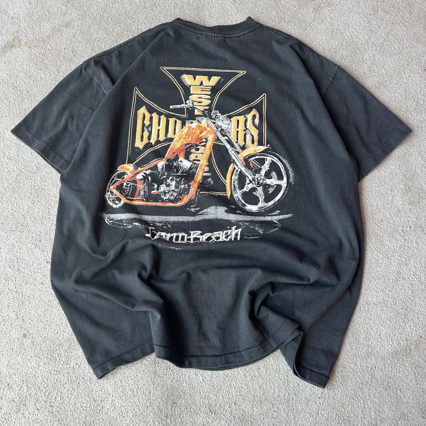 (XL) MODERN WCC center logo tee shirt black