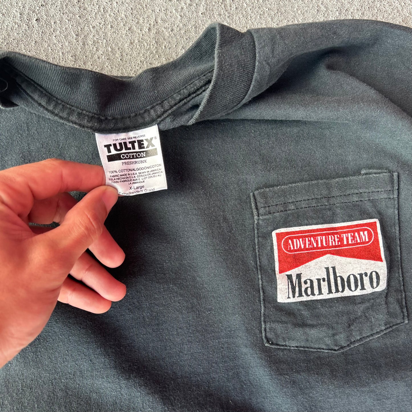 (XL) MODERN* Marlboro train pocket tee