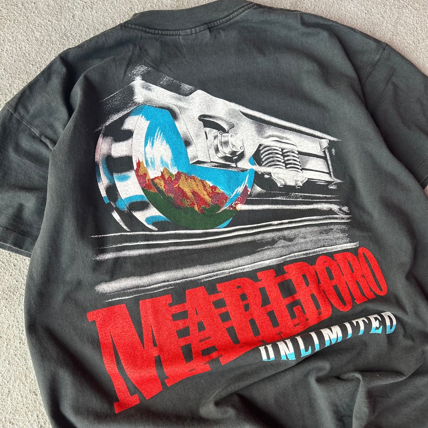 (XL) MODERN* Marlboro train pocket tee