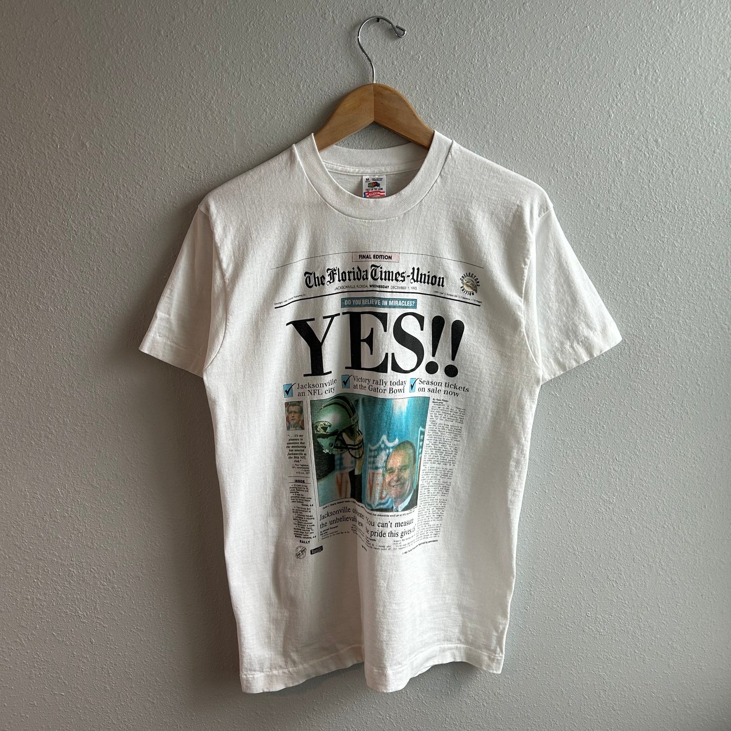 (M) Vintage Jacksonville Jaguars Newspaper YES! Banned logo tee shirt