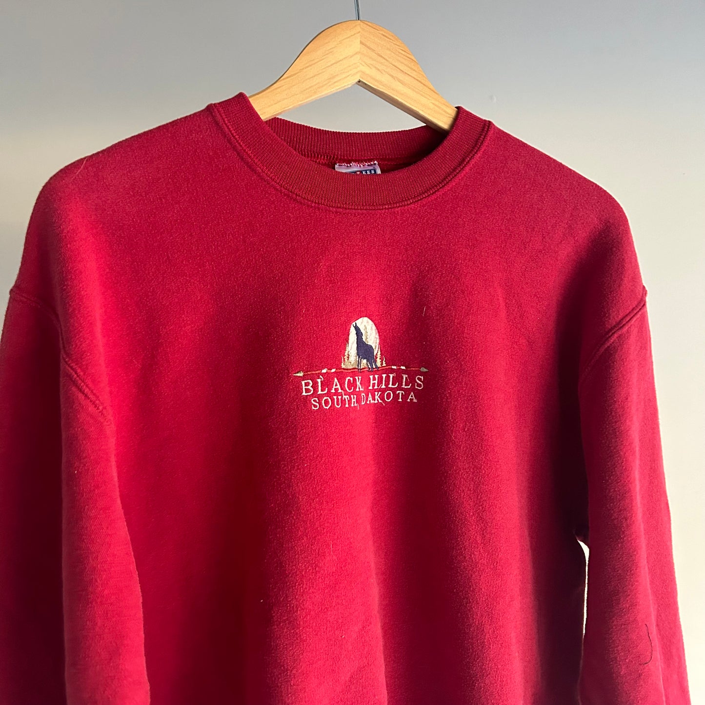 (Fits S) vintage black hills crewneck