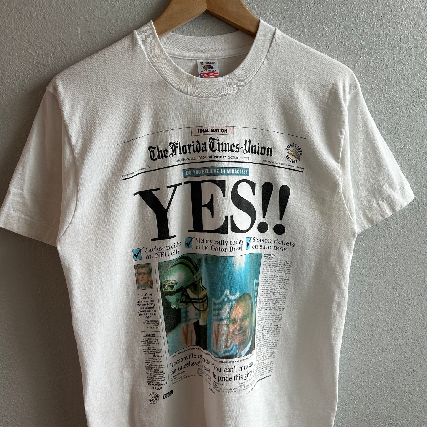 (M) Vintage Jacksonville Jaguars Newspaper YES! Banned logo tee shirt