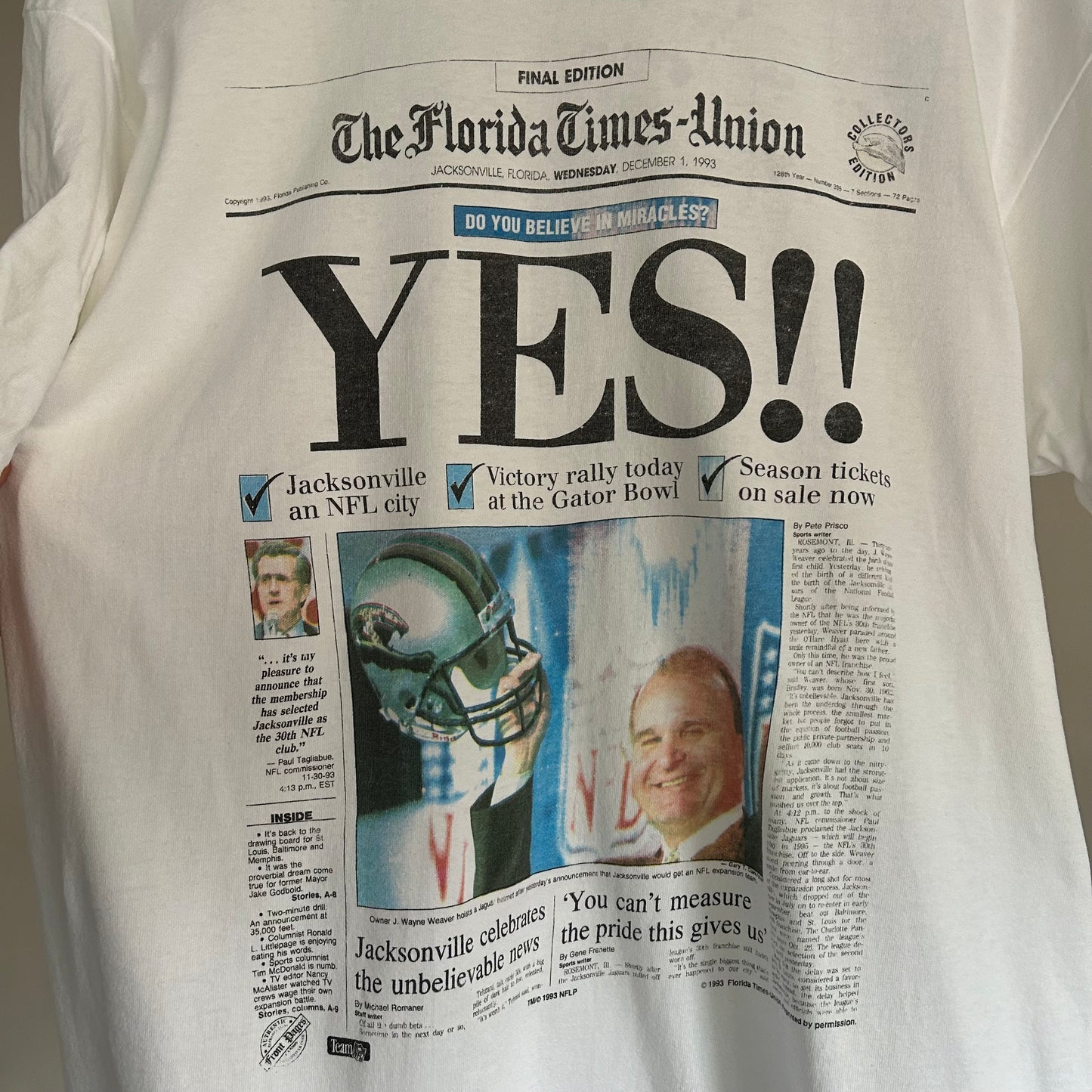 (XL) vintage 1993 Jacksonville jaguars newspaper tee shirt