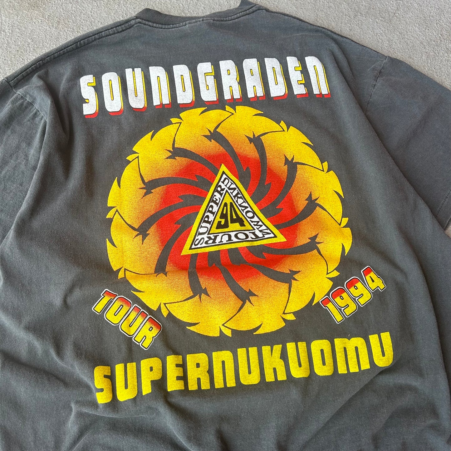 (XL) MODERN soundgarden superunknown tee faded
