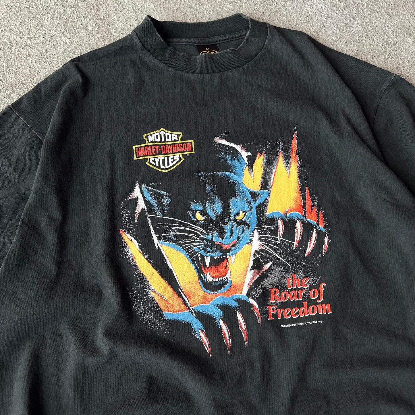 (XL) MODERN 3d emblem panther tee